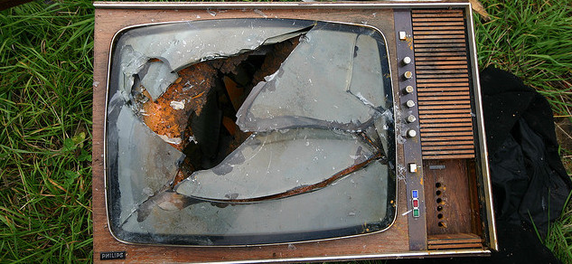 Afbeelding gebaseerd op Old broken TV van schmilblick (licentie: CC BY 2.0)